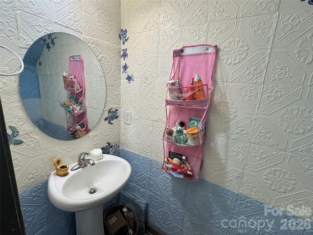 4913 Celia Creek Road, Lenoir, NC 28645