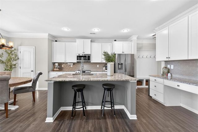 321 Eagles Bluff Way, Hoschton, GA 30548