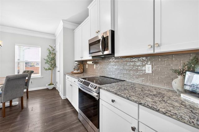 321 Eagles Bluff Way, Hoschton, GA 30548