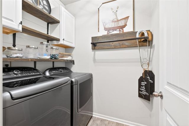 321 Eagles Bluff Way, Hoschton, GA 30548