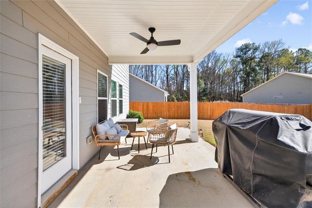 321 Eagles Bluff Way, Hoschton, GA 30548