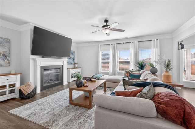 321 Eagles Bluff Way, Hoschton, GA 30548