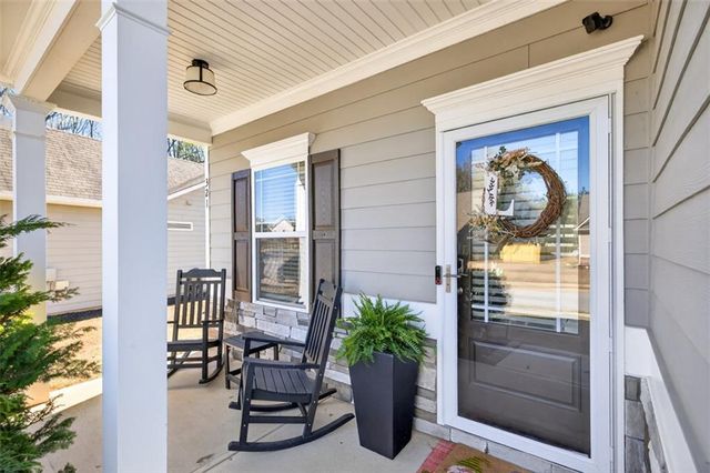 321 Eagles Bluff Way, Hoschton, GA 30548