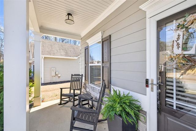 321 Eagles Bluff Way, Hoschton, GA 30548