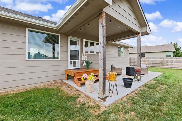 1617 N Thoroughbred St, Wichita, KS 67235