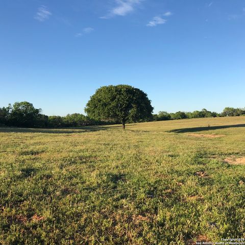 121 NE Hidden Hills, Floresville, TX 78114