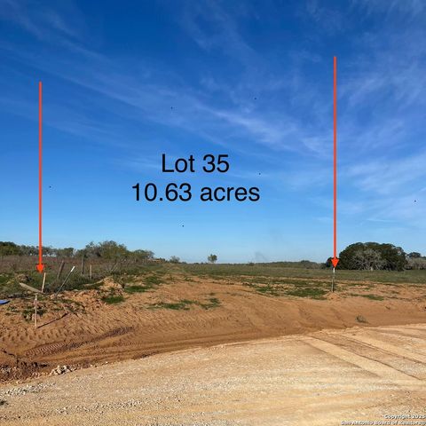 121 NE Hidden Hills, Floresville, TX 78114