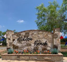 121 NE Hidden Hills, Floresville, TX 78114
