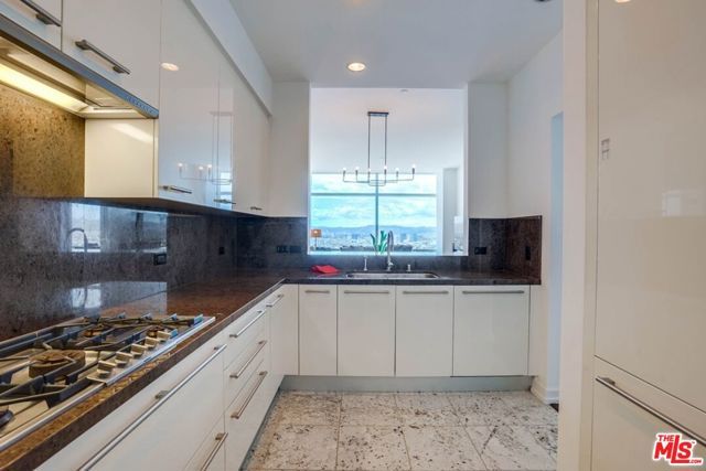 900 W Olympic Boulevard 31F, Los Angeles, CA 90015