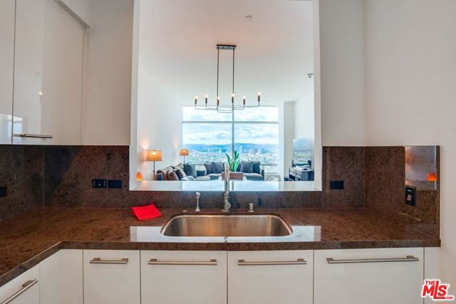900 W Olympic Boulevard 31F, Los Angeles, CA 90015