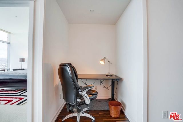 900 W Olympic Boulevard 31F, Los Angeles, CA 90015