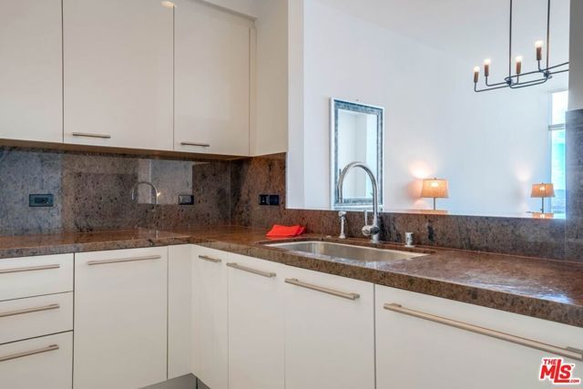 900 W Olympic Boulevard 31F, Los Angeles, CA 90015