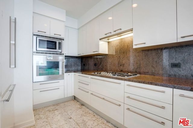 900 W Olympic Boulevard 31F, Los Angeles, CA 90015