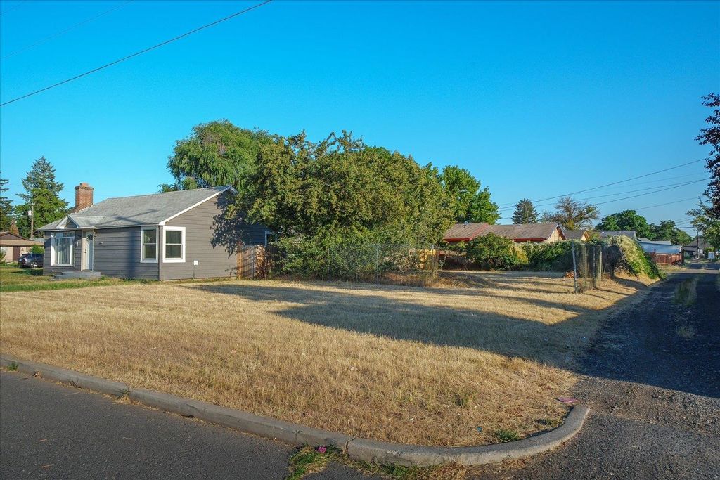 1222 E Marietta Ave, Spokane, WA 99207 photo 4