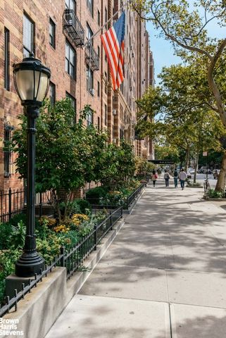 465 W 23rd St Apt 12D, New York City, NY 10011