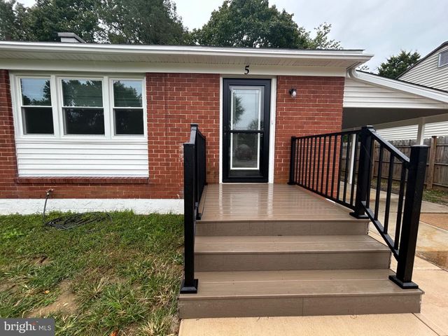 5 ADRIAN CT, Newark, DE 19713