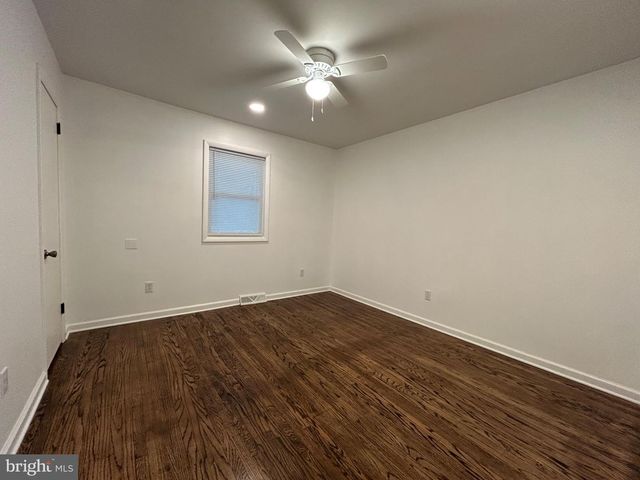 5 ADRIAN CT, Newark, DE 19713