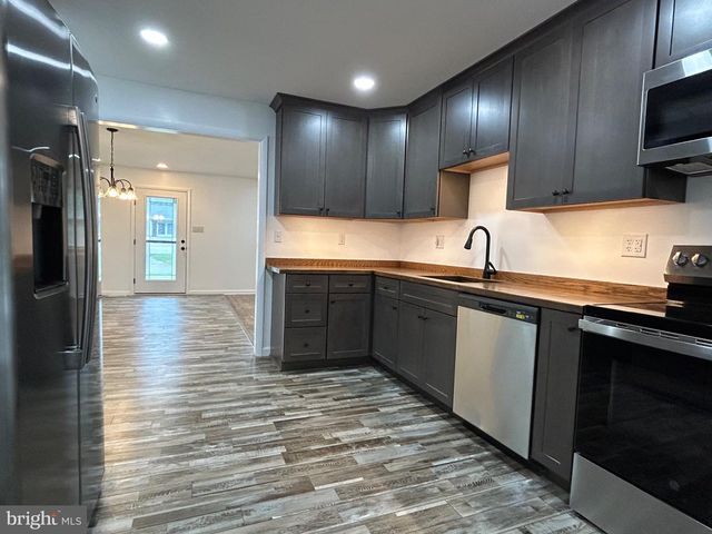 5 ADRIAN CT, Newark, DE 19713