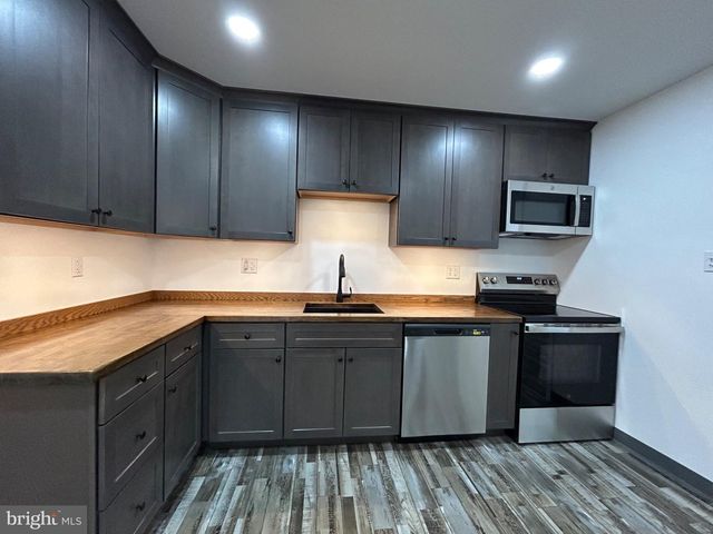 5 ADRIAN CT, Newark, DE 19713