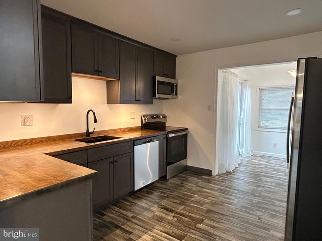 5 ADRIAN CT, Newark, DE 19713