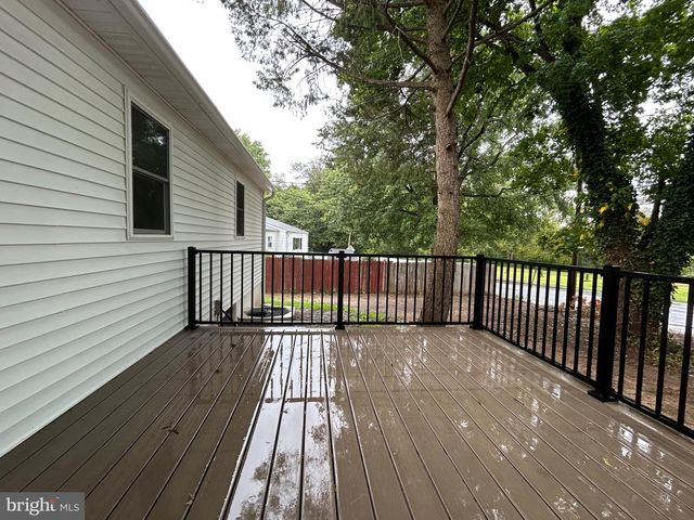 5 ADRIAN CT, Newark, DE 19713
