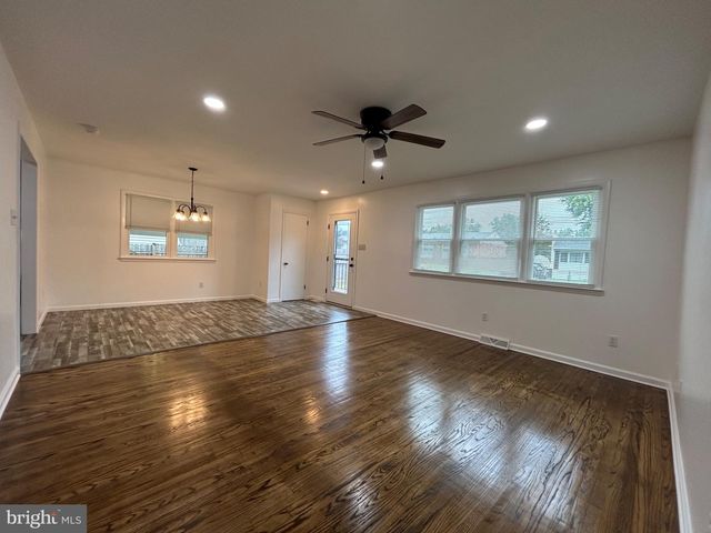 5 ADRIAN CT, Newark, DE 19713