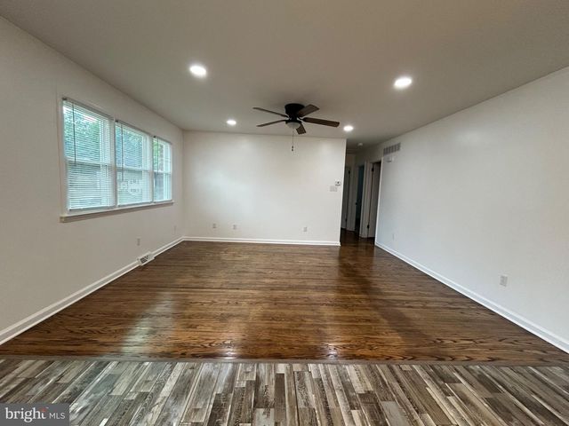 5 ADRIAN CT, Newark, DE 19713