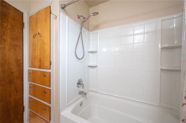 3724 2nd Avenue SW, Cedar Rapids, IA 52404