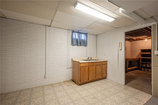 3724 2nd Avenue SW, Cedar Rapids, IA 52404