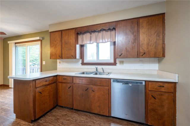 3724 2nd Avenue SW, Cedar Rapids, IA 52404