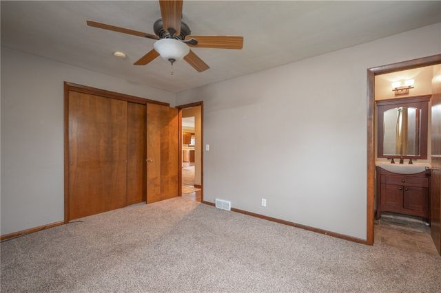 3724 2nd Avenue SW, Cedar Rapids, IA 52404