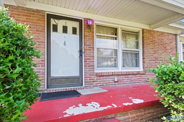 2917 Ford Place NW, Huntsville, AL 35810