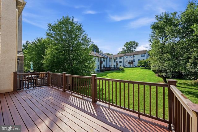 1 FORSYTHIA CT, Lafayette Hill, PA 19444