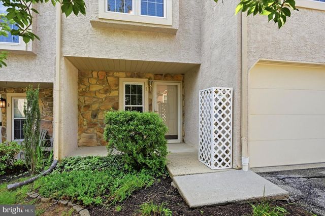 1 FORSYTHIA CT, Lafayette Hill, PA 19444