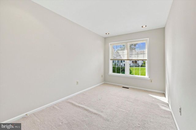 1 FORSYTHIA CT, Lafayette Hill, PA 19444