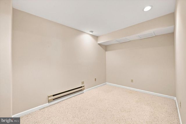 1 FORSYTHIA CT, Lafayette Hill, PA 19444