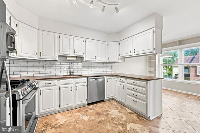 1 FORSYTHIA CT, Lafayette Hill, PA 19444