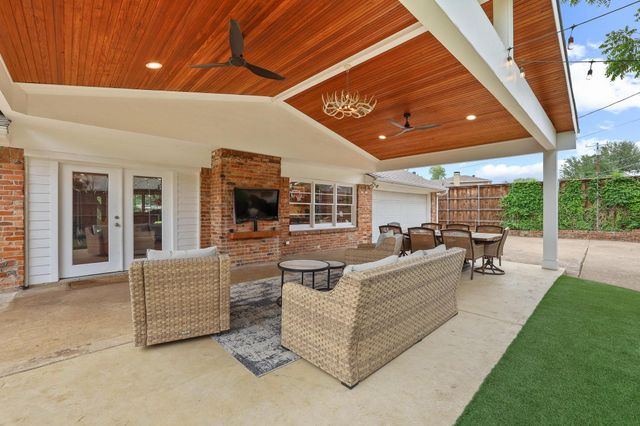 10106 Crestover Circle, Dallas, TX 75229