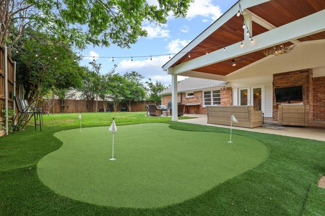 10106 Crestover Circle, Dallas, TX 75229