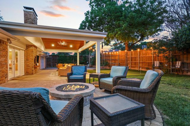 10106 Crestover Circle, Dallas, TX 75229