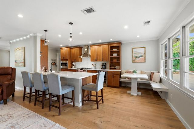 10106 Crestover Circle, Dallas, TX 75229