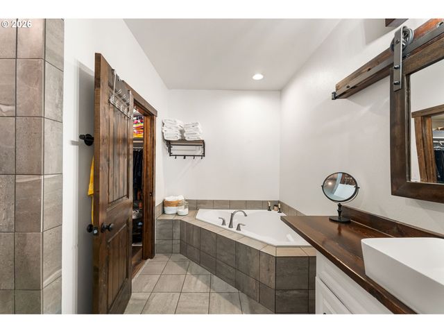 18515 Ne 191ST Cir, Brush Prairie, WA 98606