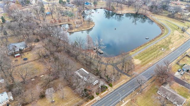 7710 W 87th Street, Overland Park, KS 66212