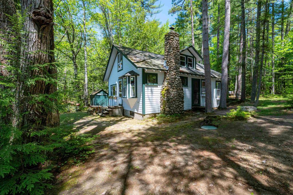 35 Oak Avenue, Effingham, NH 03882