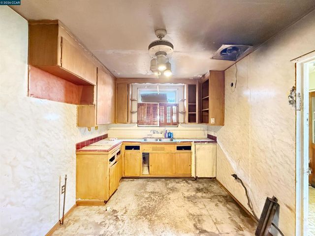 2224 108th Ave, Oakland, CA 94603