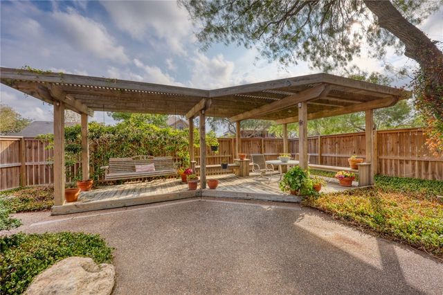 7629 LAKE BOLSENA Dr, Corpus Christi, TX 78413