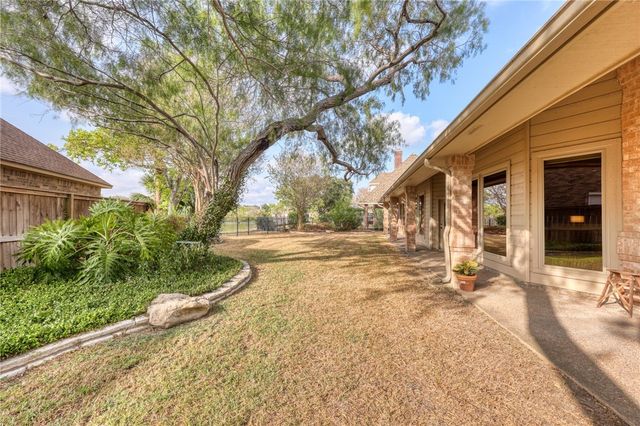 7629 LAKE BOLSENA Dr, Corpus Christi, TX 78413