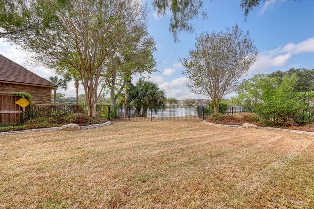 7629 LAKE BOLSENA Dr, Corpus Christi, TX 78413