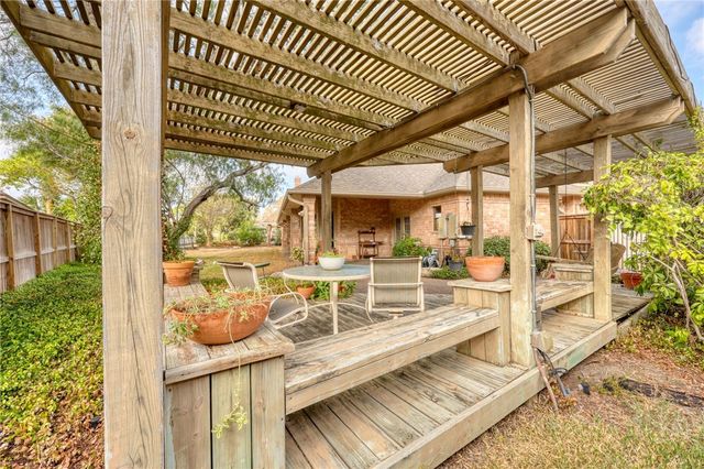 7629 LAKE BOLSENA Dr, Corpus Christi, TX 78413