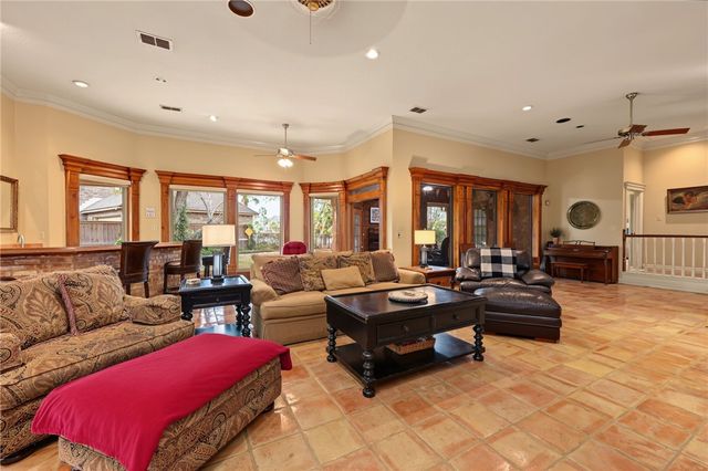 7629 LAKE BOLSENA Dr, Corpus Christi, TX 78413